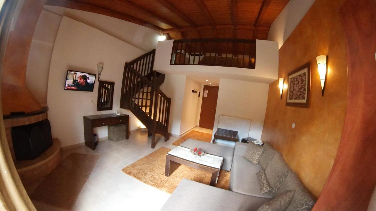 Ahilion Hotel Kalavryta Exterior photo