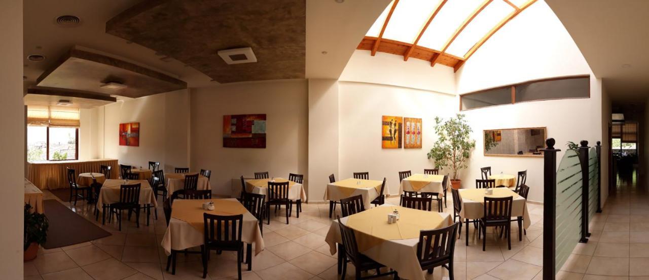 Ahilion Hotel Kalavryta Exterior photo